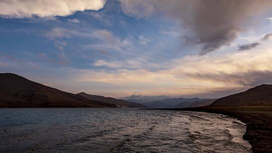 4K延时拍摄西藏山南市贡嘎县羊湖光影视频素材模板下载