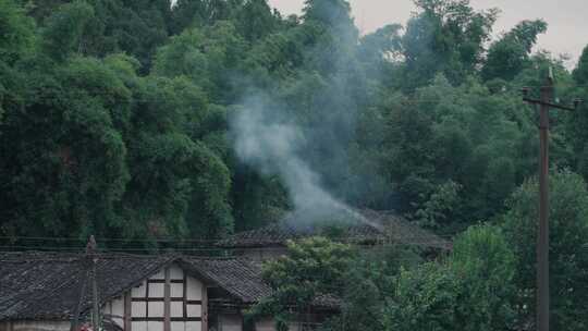 小镇人文-傍晚-农村房子升起炊烟