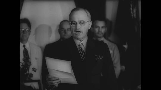 哈里·斯特鲁曼总统宣布日本在二战中投降