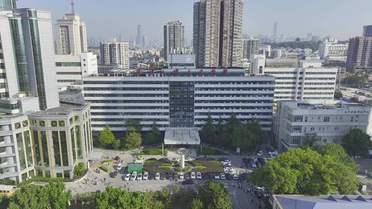 武汉大学人民医院后拉上摇镜头