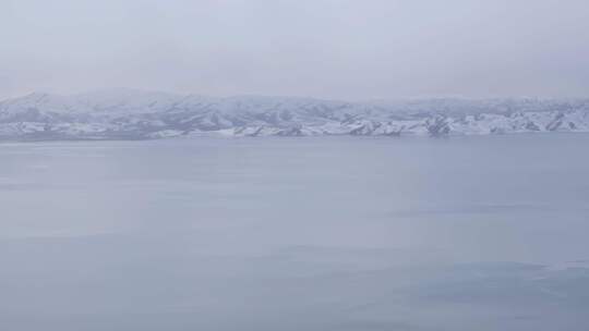 航拍青海果洛州冬格措纳湖风景视频素材模板下载