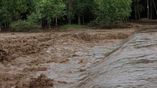 实拍暴雨后洪水 山洪  泥石流