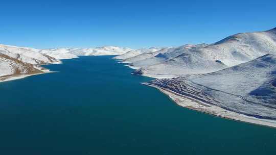 航拍西藏冬季羊卓雍措羊湖纳木错湖水与雪山