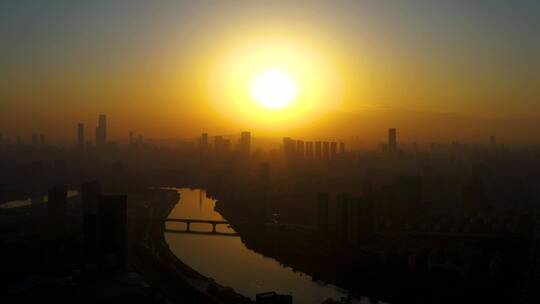 夕阳下的城市集合