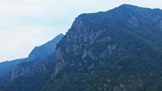 大山绿色树林森林雨林航拍