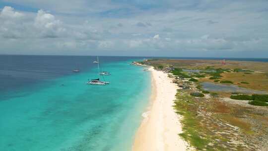 Klein Curacao翻译库拉索小岛以白雪上的一日游和浮潜之旅而闻名