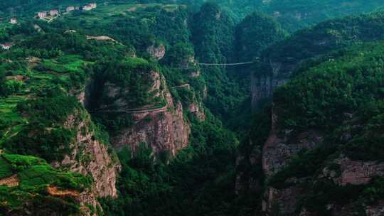 拔地而起的山峰