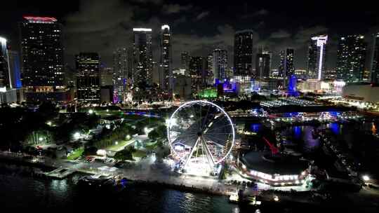 美国佛罗里达州迈阿密夜景。旅游地标城市。