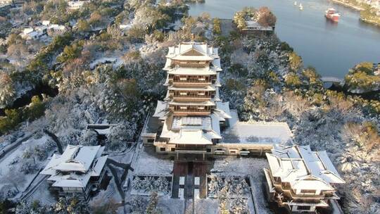 航拍山东济南大明湖5A景区冬天雪景