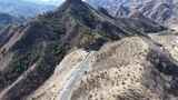 航拍山间蜿蜒公路高清在线视频素材下载