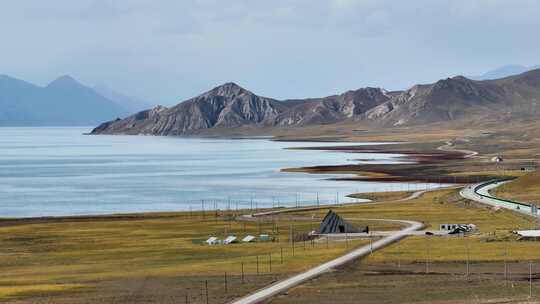 航拍青海玛多县冬格错纳湖