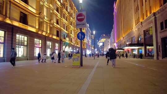 上海外滩夜晚南京路步行街夜景人流视频素材