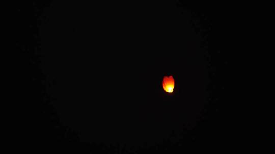 过年放孔明灯新年快乐气氛年味夜景