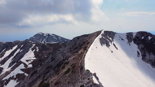 雪山航拍雄伟大山高山大气山峰