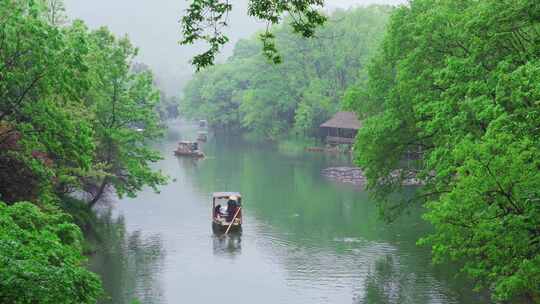 江南西湖浴鹄湾春天春雨手划船