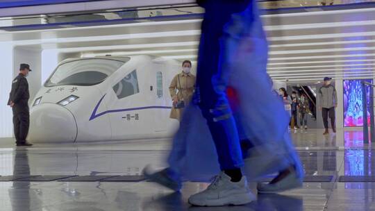上海人民广场地铁站台人行通道视频素材模板下载