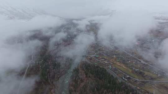 航拍下雪天的新疆禾木村