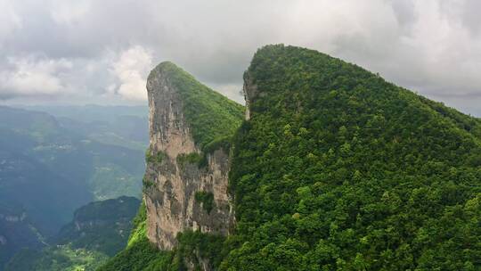 航拍山峰风光