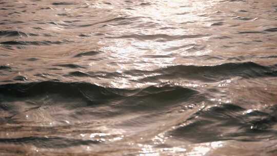 波光粼粼金色湖面水面视频素材模板下载