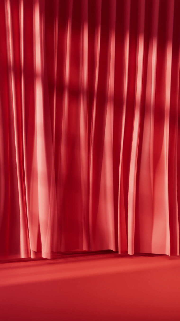 带有光影的红色窗帘飘动
