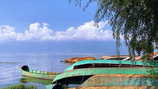 合集洱海边停泊的渔船蓝天白云海天一色