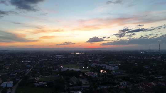 4K航拍夕阳下老挝首都万象城市风光