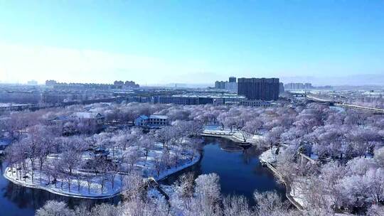 航拍 雪后城市公园美景