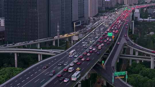 航拍上海汶水路立交桥城市晚高峰车来车往