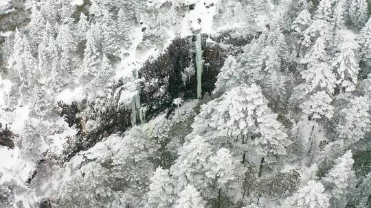 航拍雪山雪景