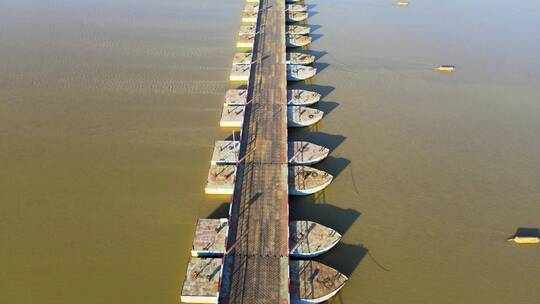 航拍黄河浮桥