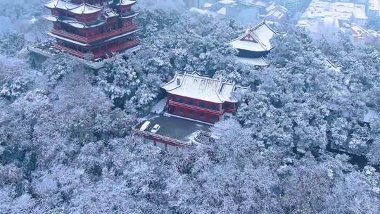 航拍杭州吴山城隍阁冬天雪景视频视频素材模板下载