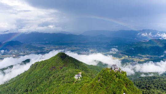 【延时】雨后彩虹 云雾缭绕的高山景观