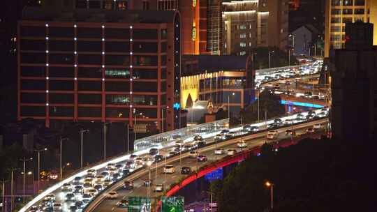 中国上海延安高架城市道路夜晚汽车交通景观