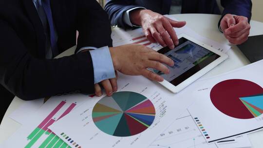 企业财务规划和会计数据图表分析