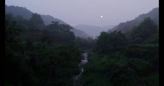 旅游景区 夏季傍晚丹河圆月 移 推 航拍