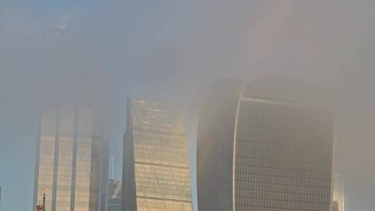 烟雾中的建筑物景观