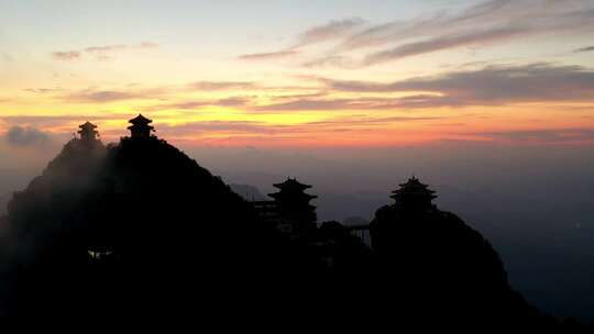 清晨云海日出云层山顶山林山峰云雾缭绕风景