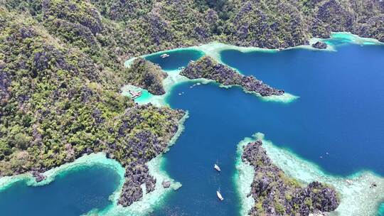 菲律宾科隆航拍大海,海上喀斯特地貌