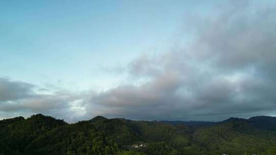 广元曾家山腹地的云天与大山