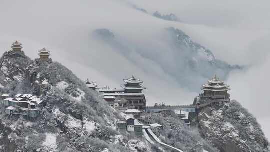 7倍渐近老君山道观群金殿雪后瀑布云海