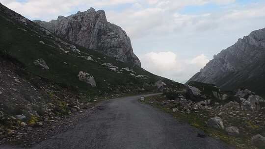 扎尕那草原云雾山峰公路