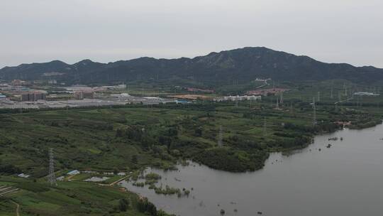 航拍威海临港区的郭格庄水库视频素材模板下载