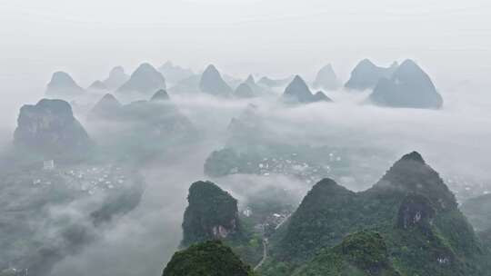 航拍桂林山水云雾