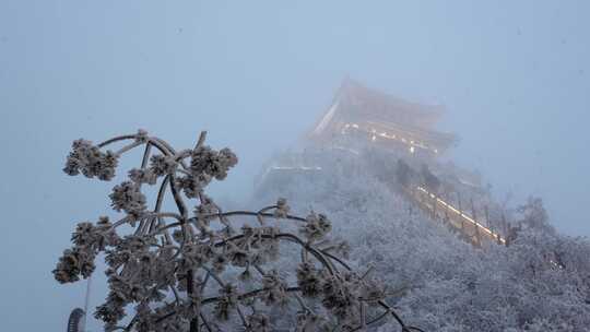 洛阳老君山金顶建筑冬天大雪夜景