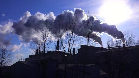 钢铁厂排放烟雾