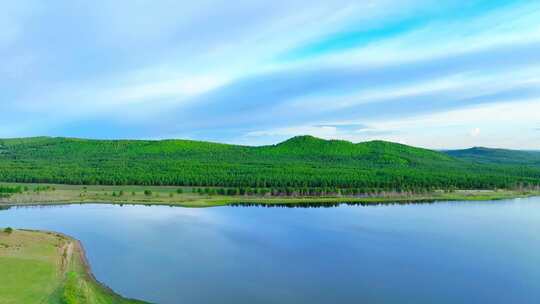 航拍原野湖泊风景