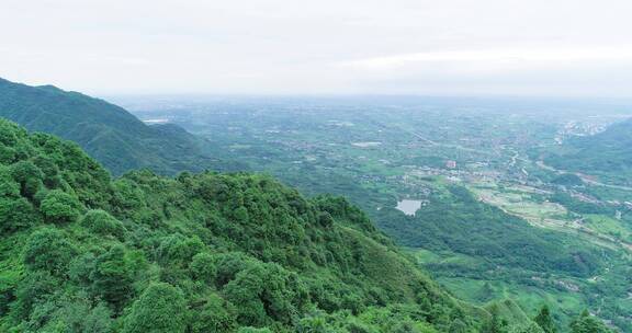 航拍峨眉山后山风景夏天青山美丽