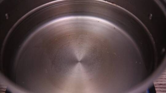 清洗水煮不锈钢餐具