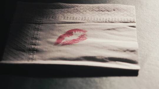 餐巾纸上的唇印