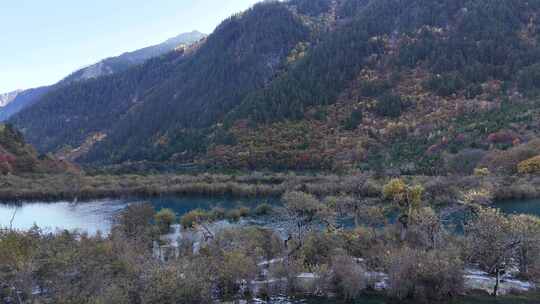 四川九寨沟彩林秋景和蓝色海子